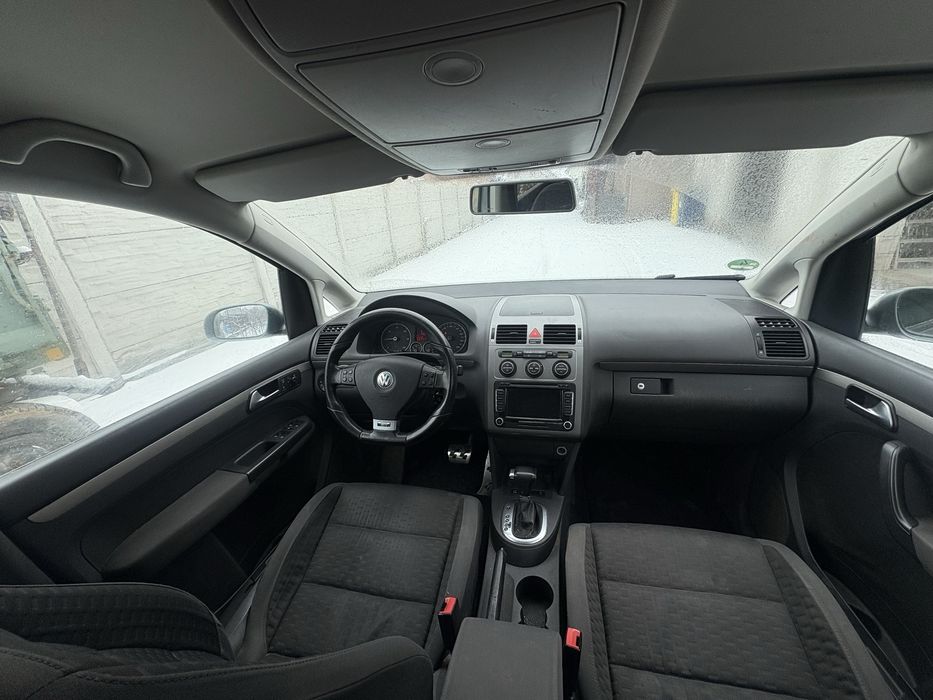 Vand  Volkswagen Touran 7 locuri automat