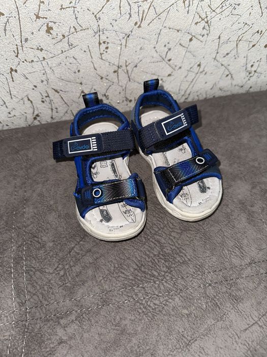 Продам сандалики