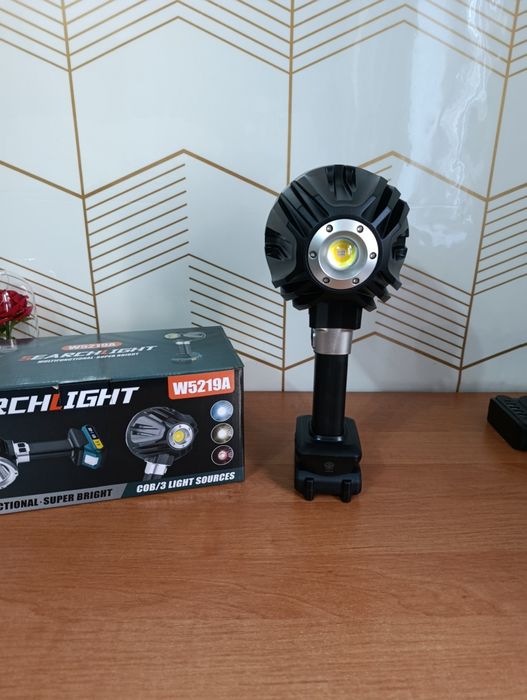 Фонарь прожектор мощный для кемпинга