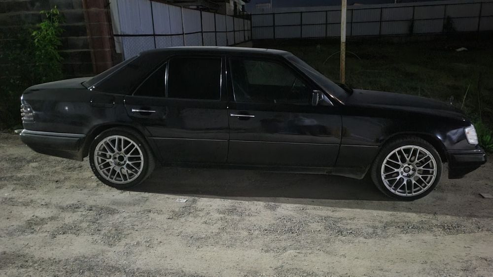 Диск с зимними шинами на мерседес,