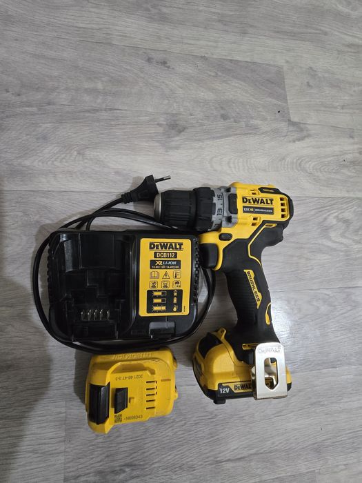 Шуруповерт девольт 12в