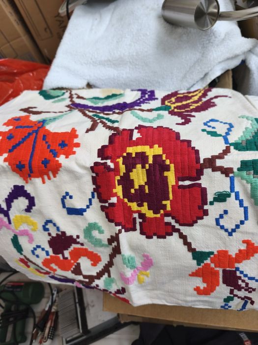 Pătură lana,fete perne brodate,transversa  tesută