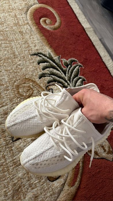 Vând yeezy 350 .