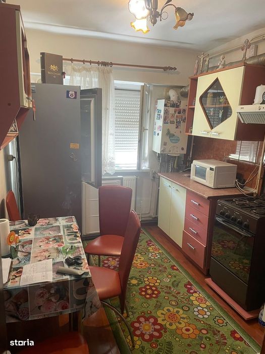 Apartament 3 camere, balcon, etaj 2, lift nou, zona F-uri, mobilat