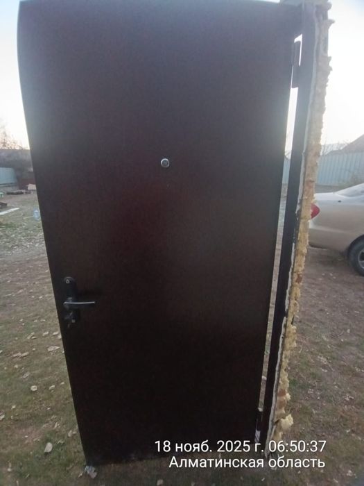 Дверь металлических р - р 2*90.б/у 50000 т. торг.