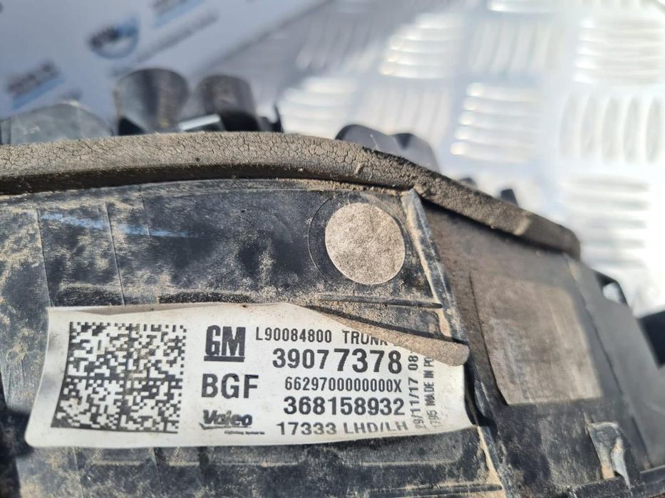 Stop bec de pe haion / portbagaj stângă Opel Astra K
