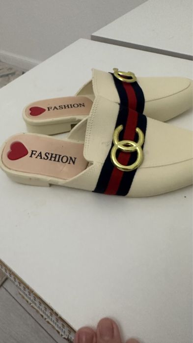 скейдборд и наушник