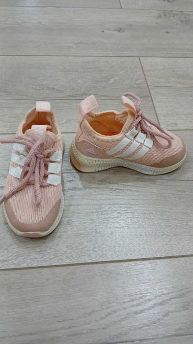 Продам детскую обувь