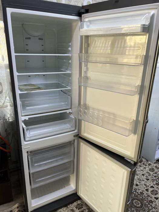 Продам Холодильник с Машинкой