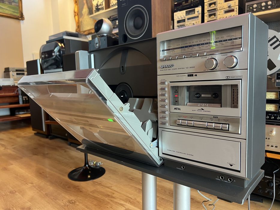 Sharp VZ-3000 – Sistemul audio cu pickup vertical, deck și radio, care redă automat ambele fețe ale vinilului