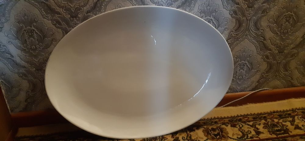 Фарфоровой овальный блюда