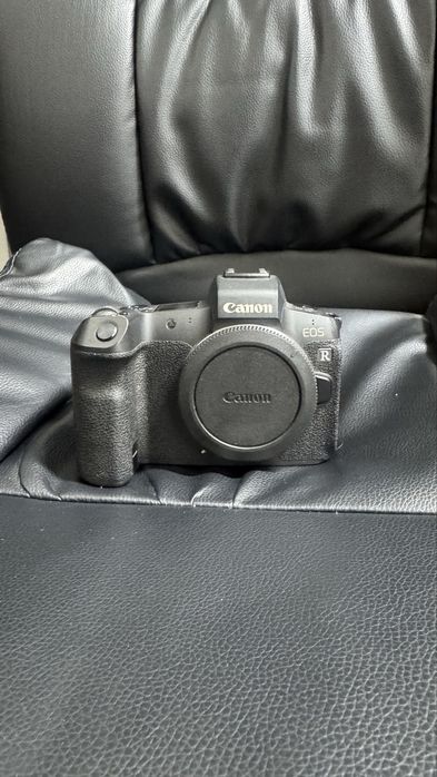 Canon EOS R фотовидеокамера
