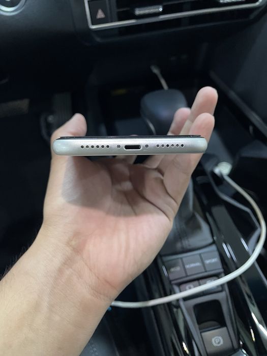 Iphone 11 ақ светте идеальный