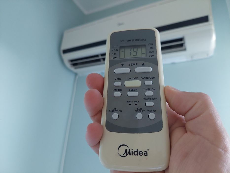 Работещ Климатик Midea 9 / 9000 BTU