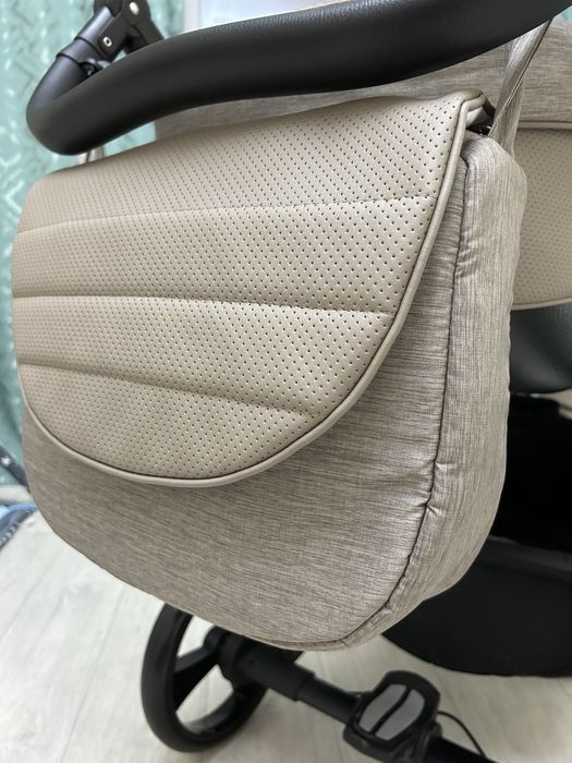 Продам классную коляску 2 в 1