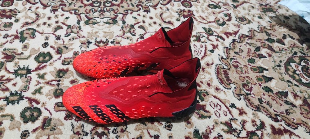 Продам  бутсы  адидас предаторы