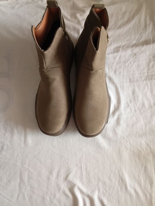 Продам женские ботиночки