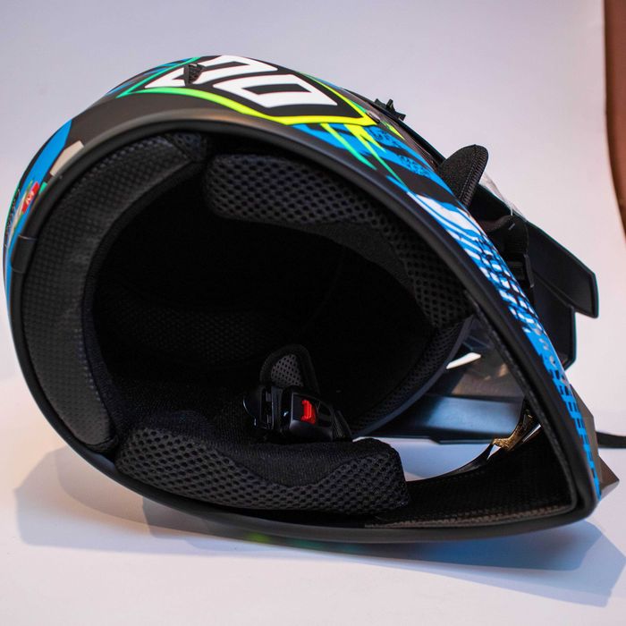 Каска подходяща за мотокрос , планински велосипед , ел. тротинетка