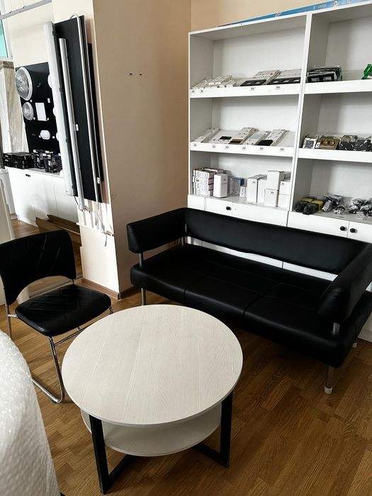 Кожанный черный диван