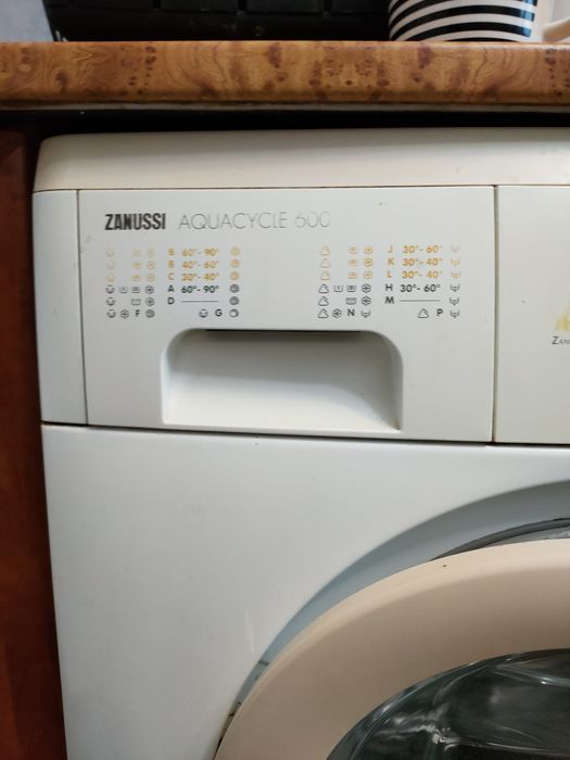 Стиральная машина Zanussi.