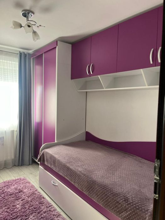 Inchiriez apartament cu 3 camere, mobilat și utilat .