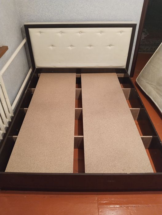 Кровать для спальни