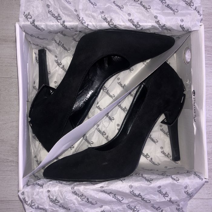 Дамски обувки на висок ток