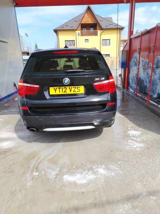Bmw x 3   mașina are carte întreaga