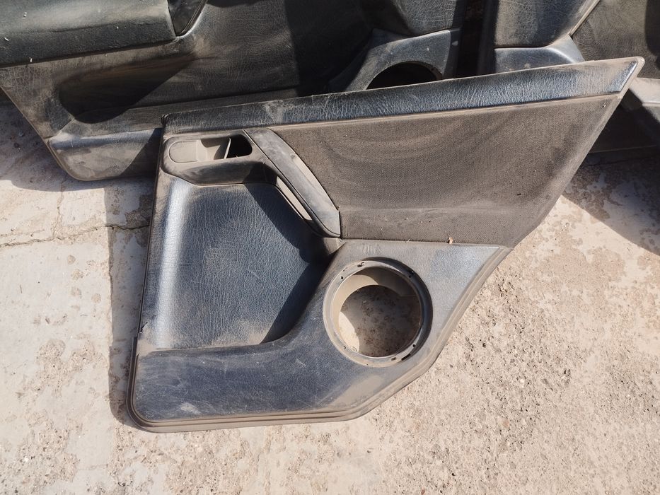 Продам дверные карты гольф 3