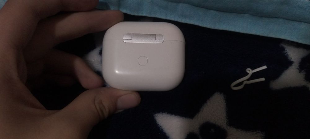 Продам Airpods 3