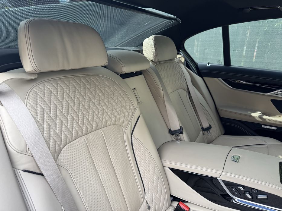BMW 750i Xdrive450cp/NightVision/LaserLight/CarbonCore/HeadUp/KmReali