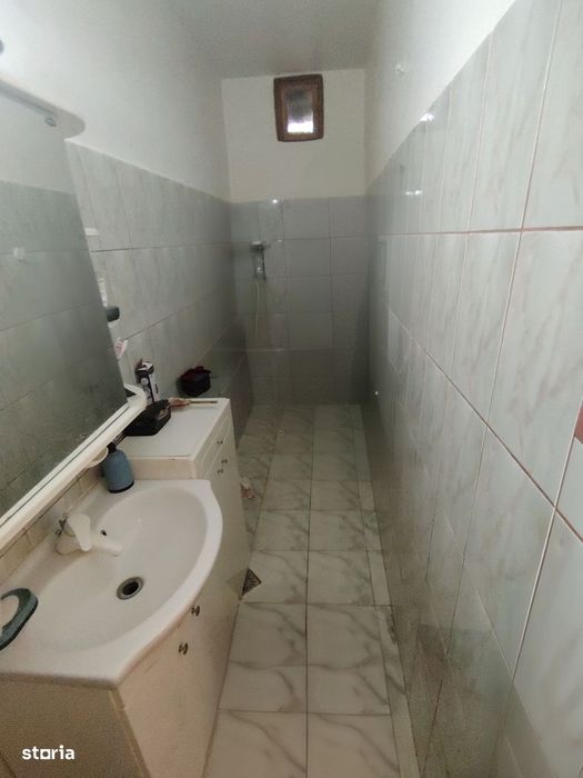 Casa mare și draguta în zona Parneava