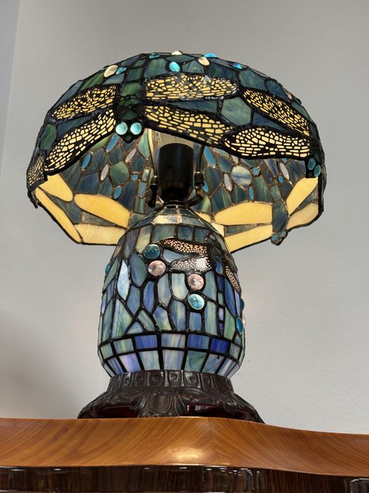 Lampa deosebita stil tiffany cu libelula