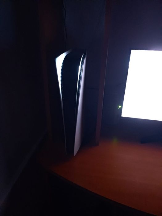 Vând PlayStation 5 in stare perfecta + un cont în valoare de 1700 lei! Sau schimb cu un PC cu performanțe asemănătoare