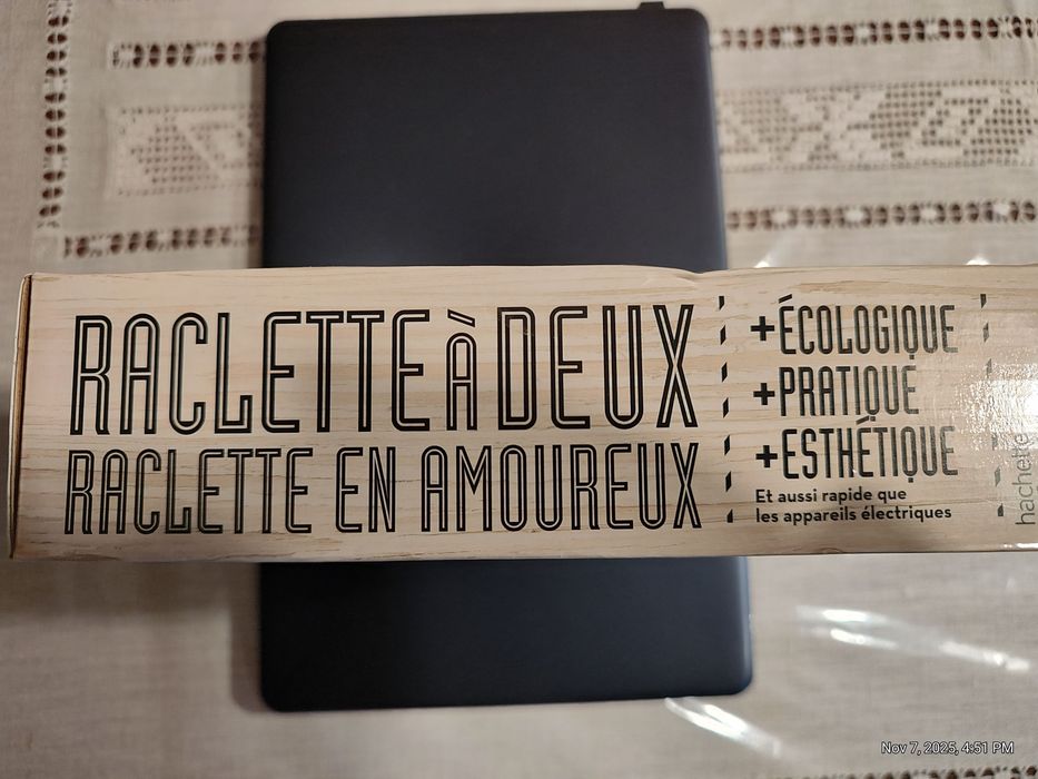 Подаръчен комплект: "Раклет за двама, раклет за влюбени"