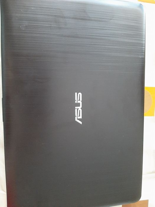 Vând laptop Asus