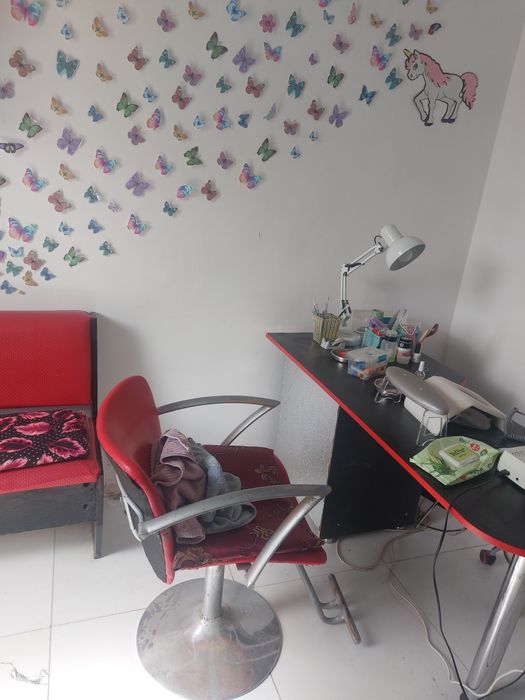 Маникюрный стол сотилади