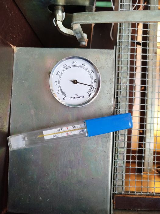 Продавам инкубатор