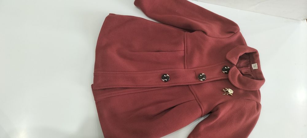 Продам пальто для девочки