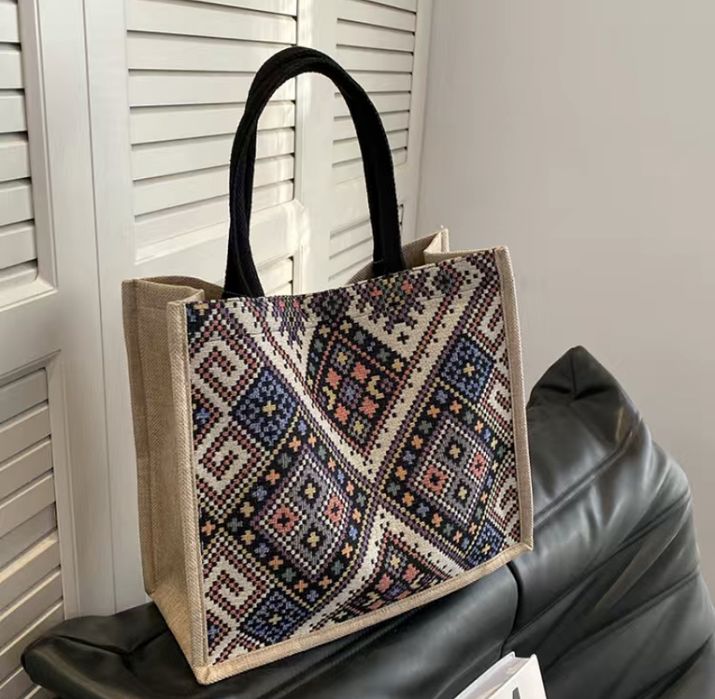 Женская сумка (орнамент)