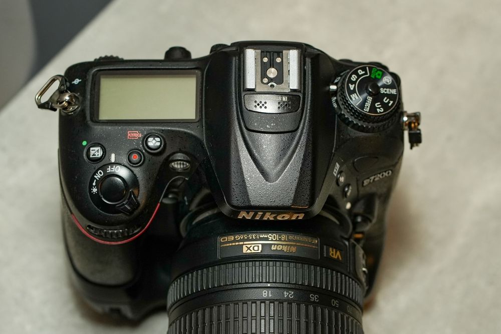 КАТО НОВ! Nikon D7200 + 18-105mm VR + Оригинален грип | Само на 30к ка