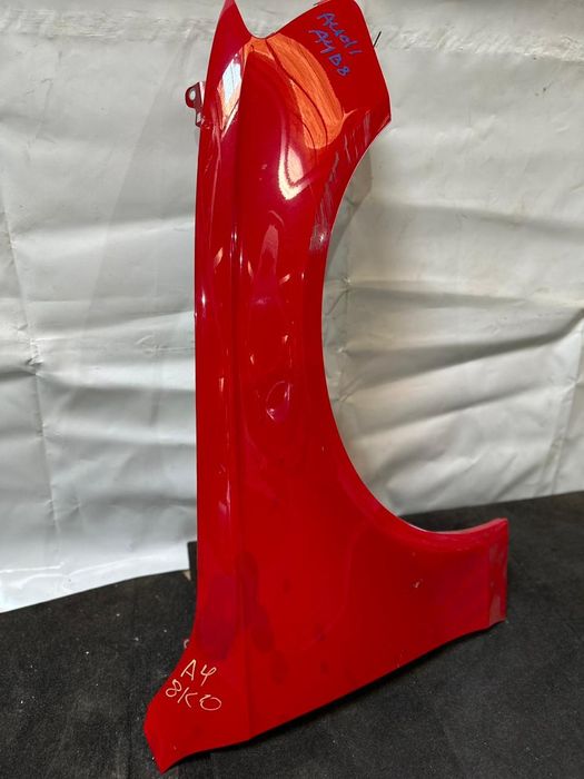 Переднее крыло правая Audi A4B8