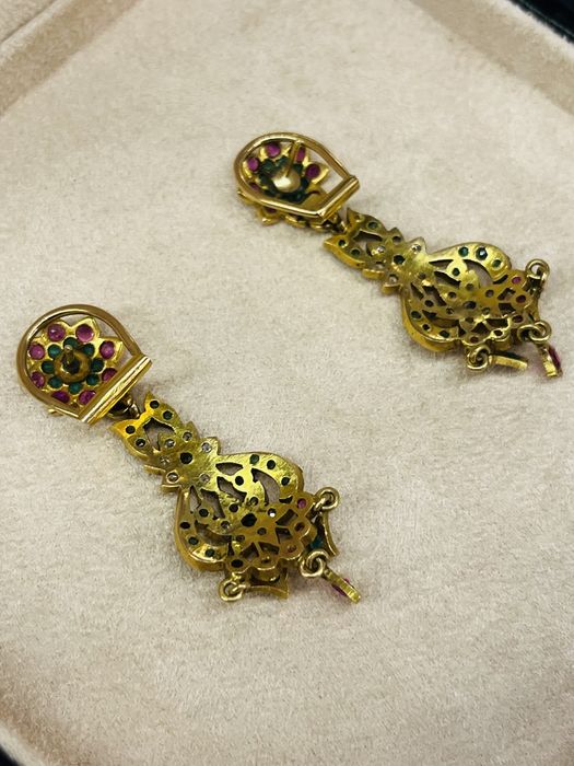 Обеци жълто злато, рубини, брилянти и изумруди