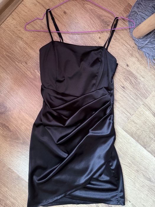 Черна дамска рокля