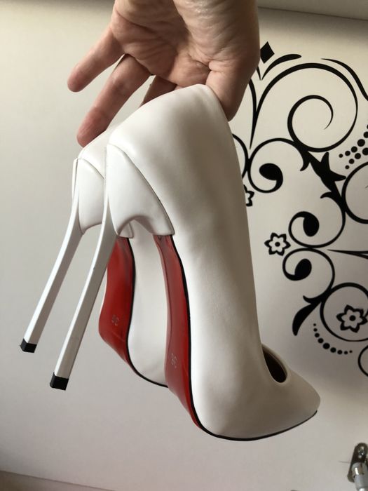 туфли на шпильках