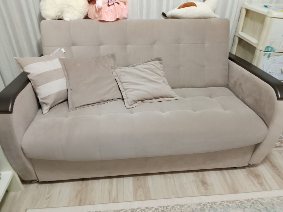 Диван светло коричневый