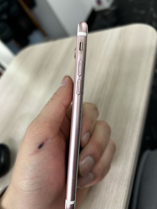 продается айфон 7