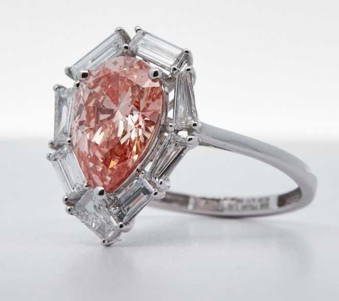 Inel superb cu diamant LG Fancy Vivid Pink