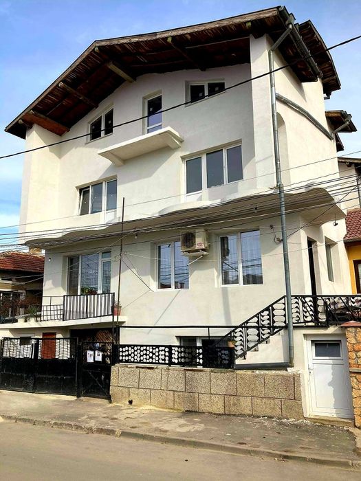 Продава се Къща в Добрич, Център - 495 кв.м за 433 €/кв.м - Снимка #3