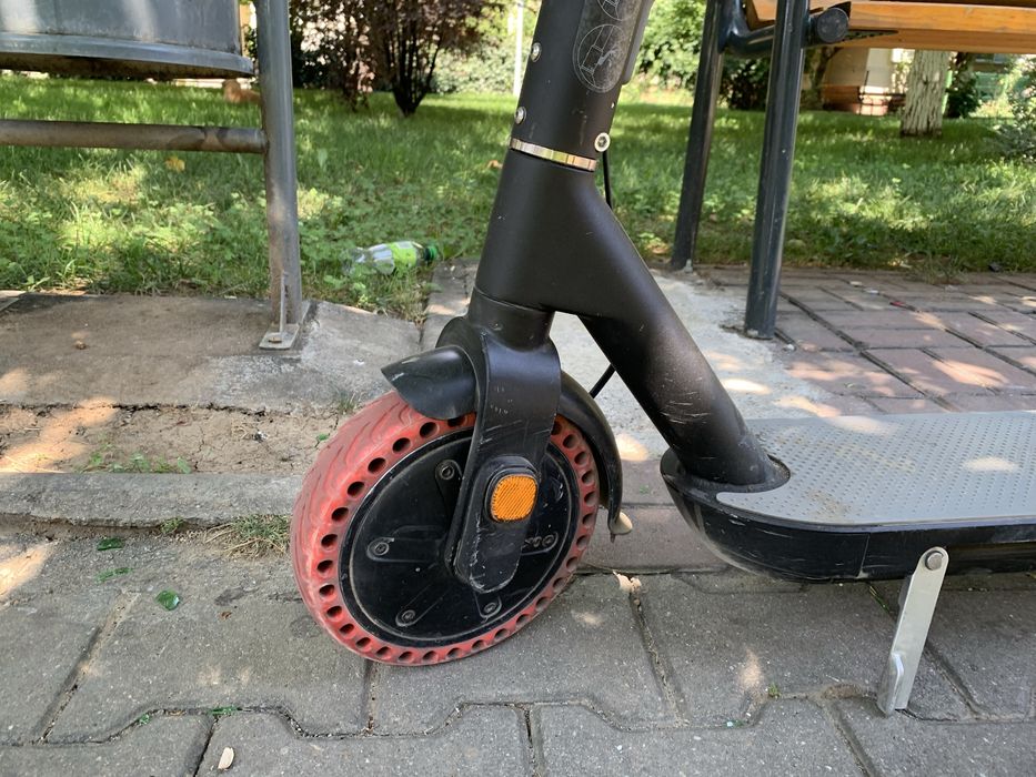 Trotinet Electrica Okai Neo Pro ES30 Black viteza maxima 25KM H autonomie 80KM max motor 350W  GPS Bluetooth